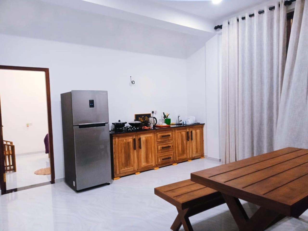 Blue Whales Hotel Hikkaduwa Dış mekan fotoğraf