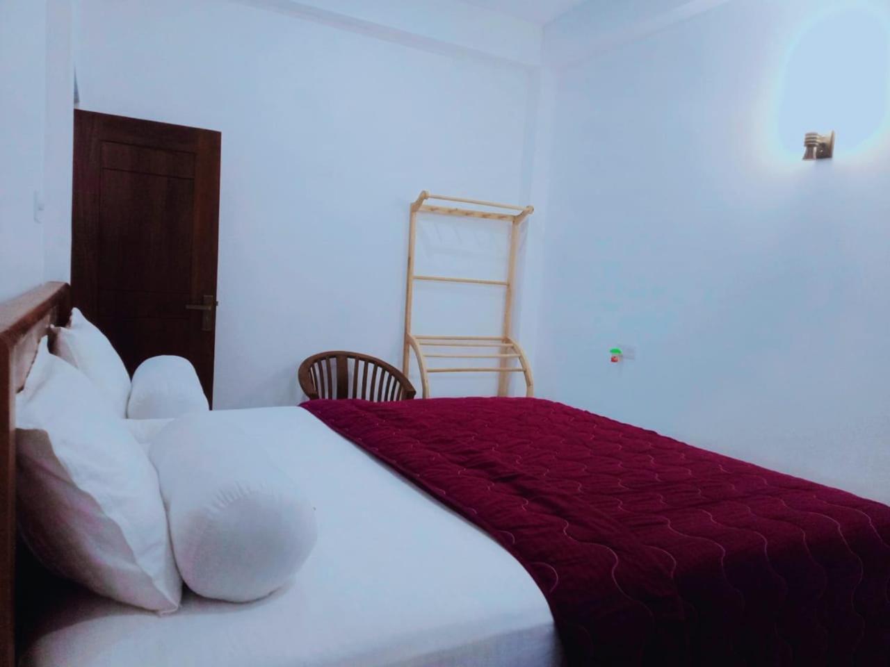 Blue Whales Hotel Hikkaduwa Dış mekan fotoğraf