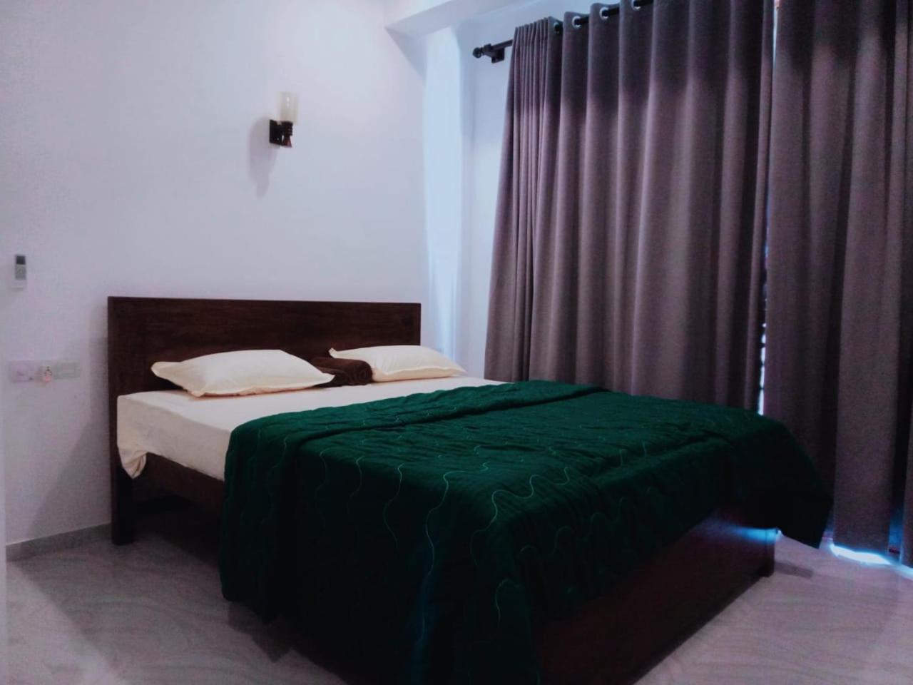 Blue Whales Hotel Hikkaduwa Dış mekan fotoğraf