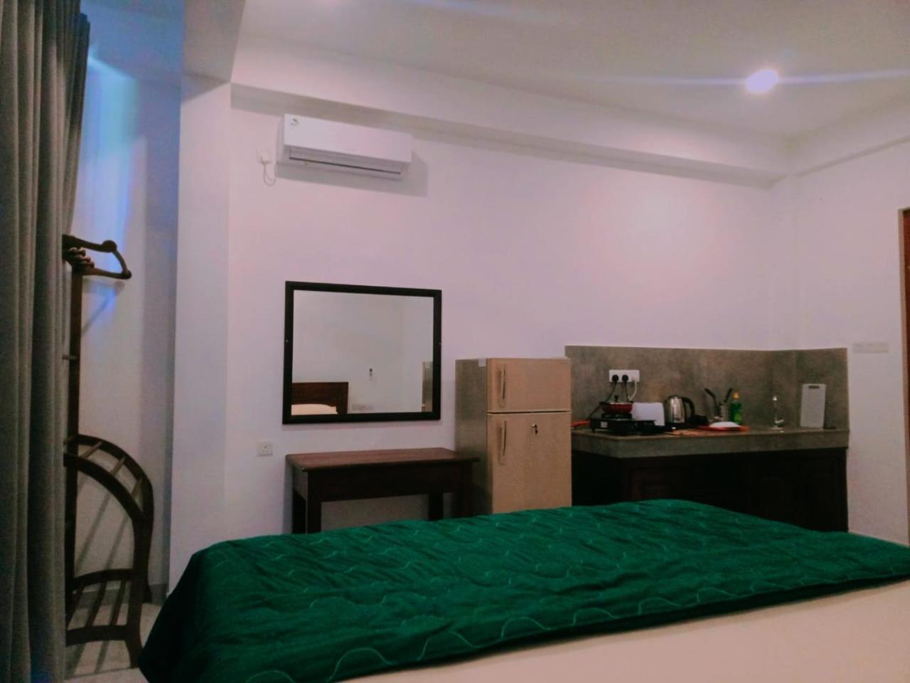 Blue Whales Hotel Hikkaduwa Dış mekan fotoğraf