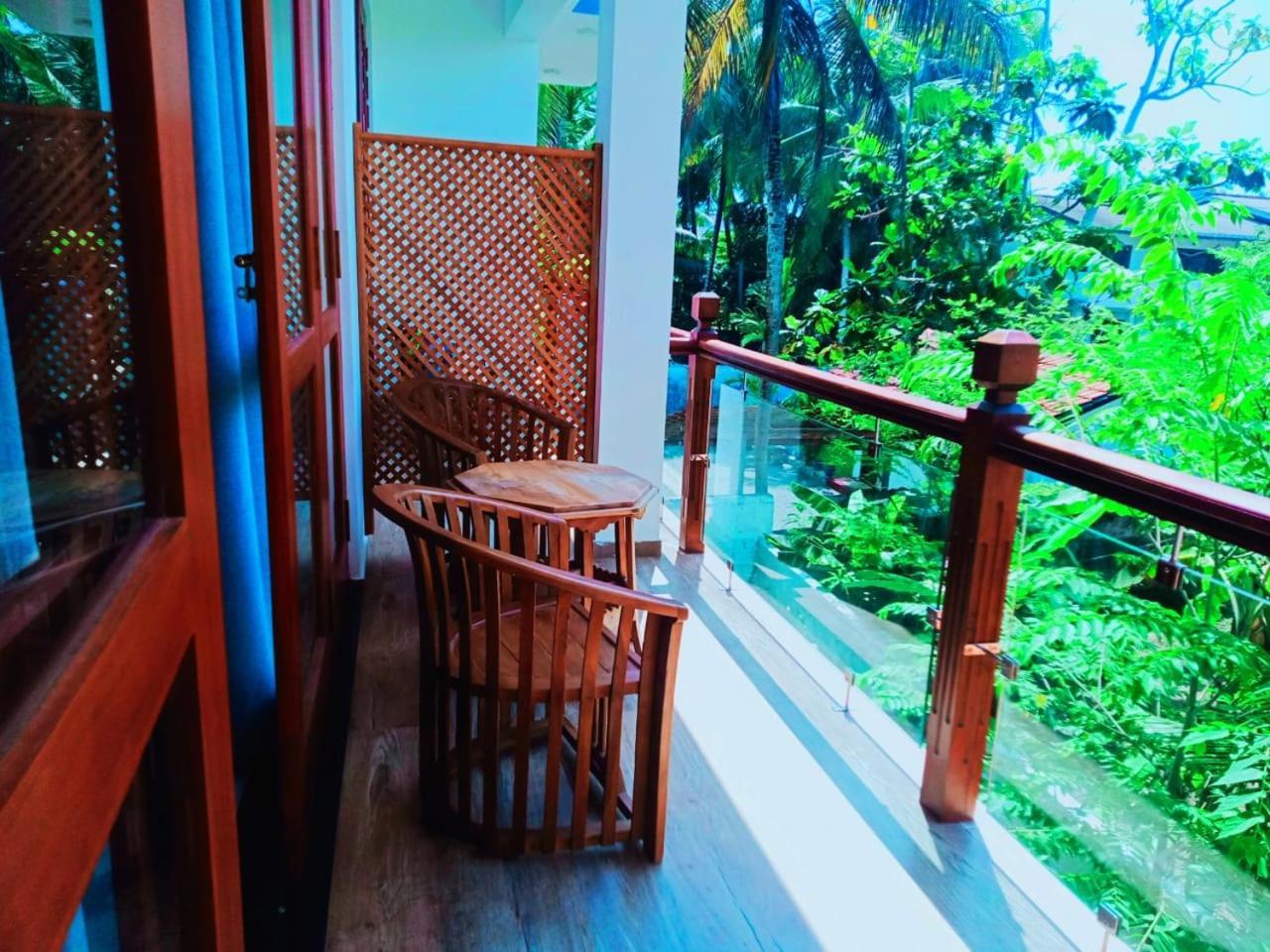 Blue Whales Hotel Hikkaduwa Dış mekan fotoğraf