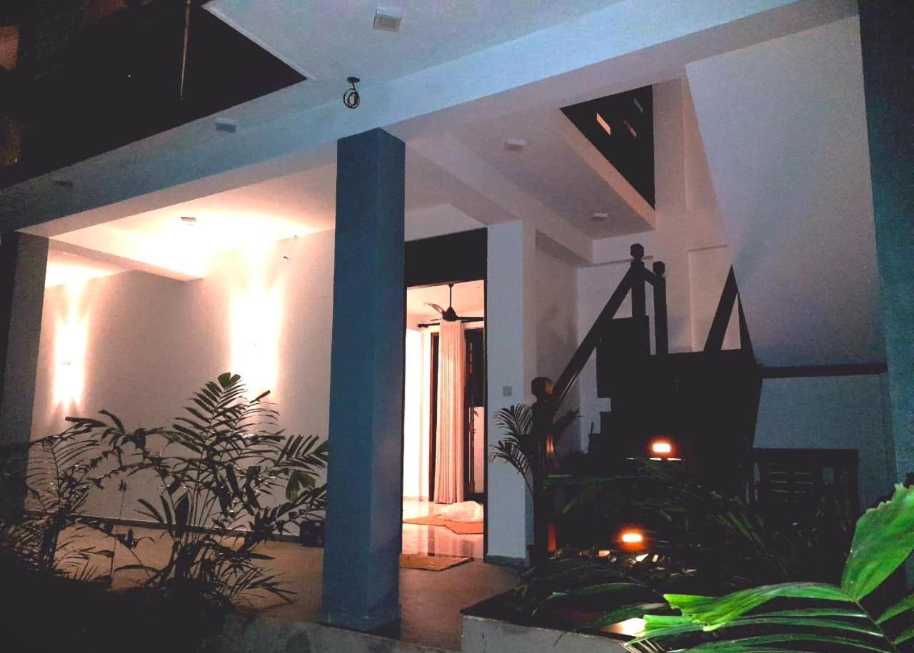 Blue Whales Hotel Hikkaduwa Dış mekan fotoğraf