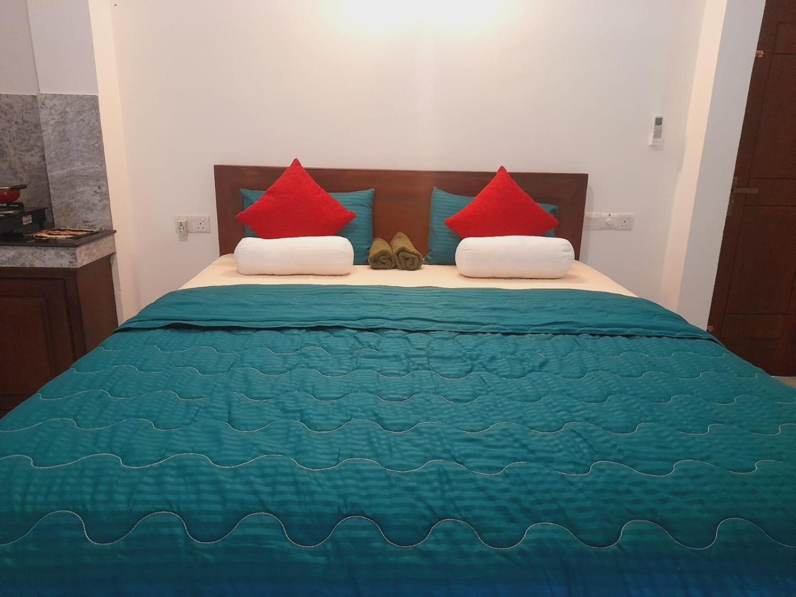 Blue Whales Hotel Hikkaduwa Dış mekan fotoğraf