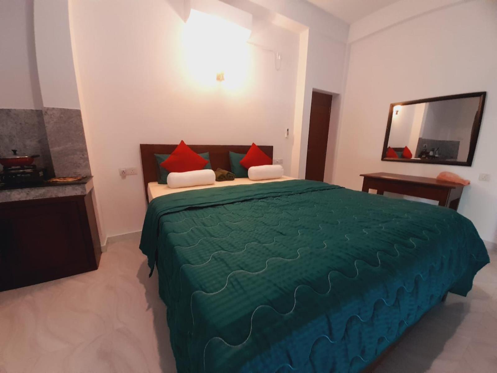Blue Whales Hotel Hikkaduwa Dış mekan fotoğraf