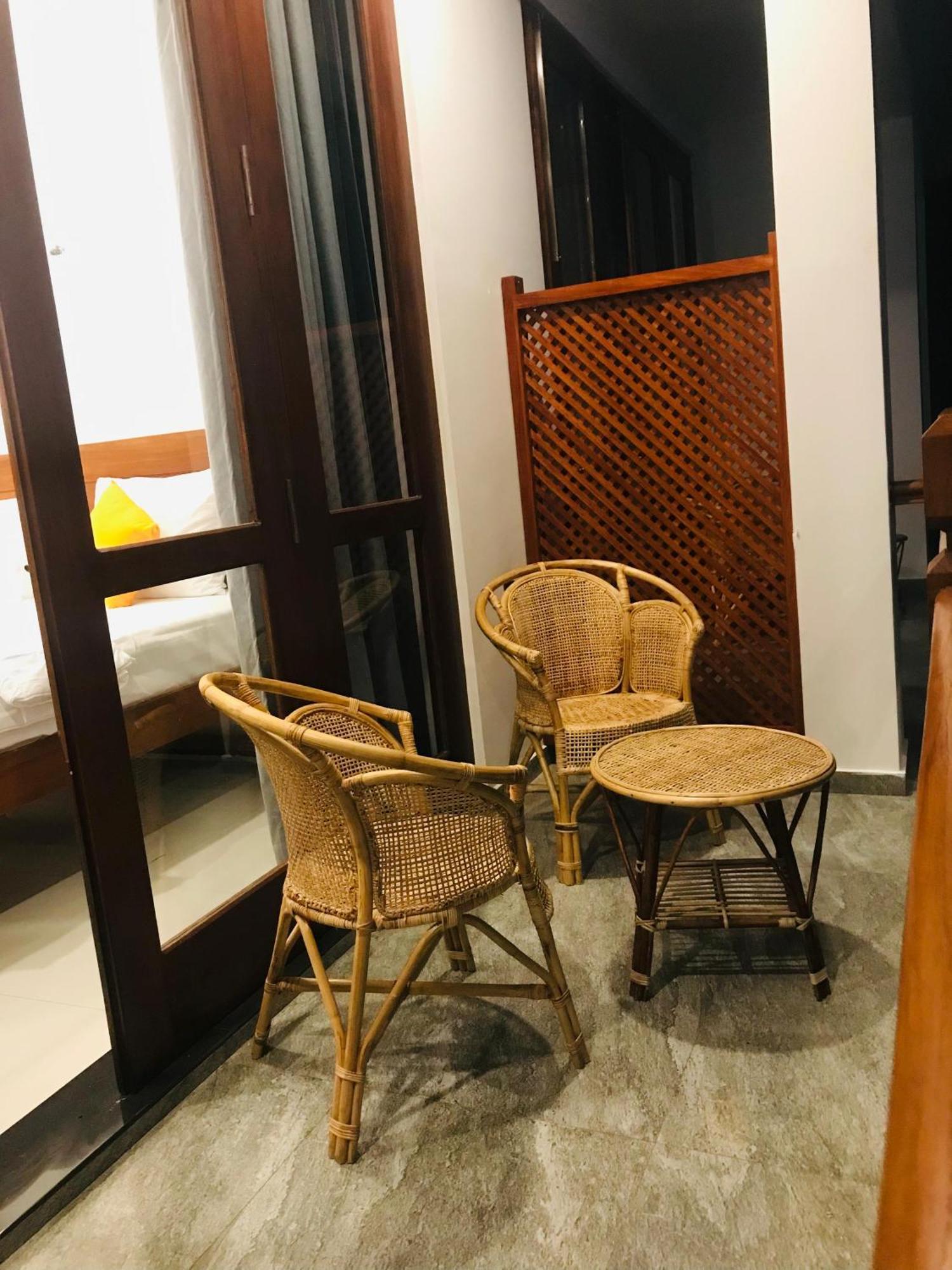 Blue Whales Hotel Hikkaduwa Dış mekan fotoğraf