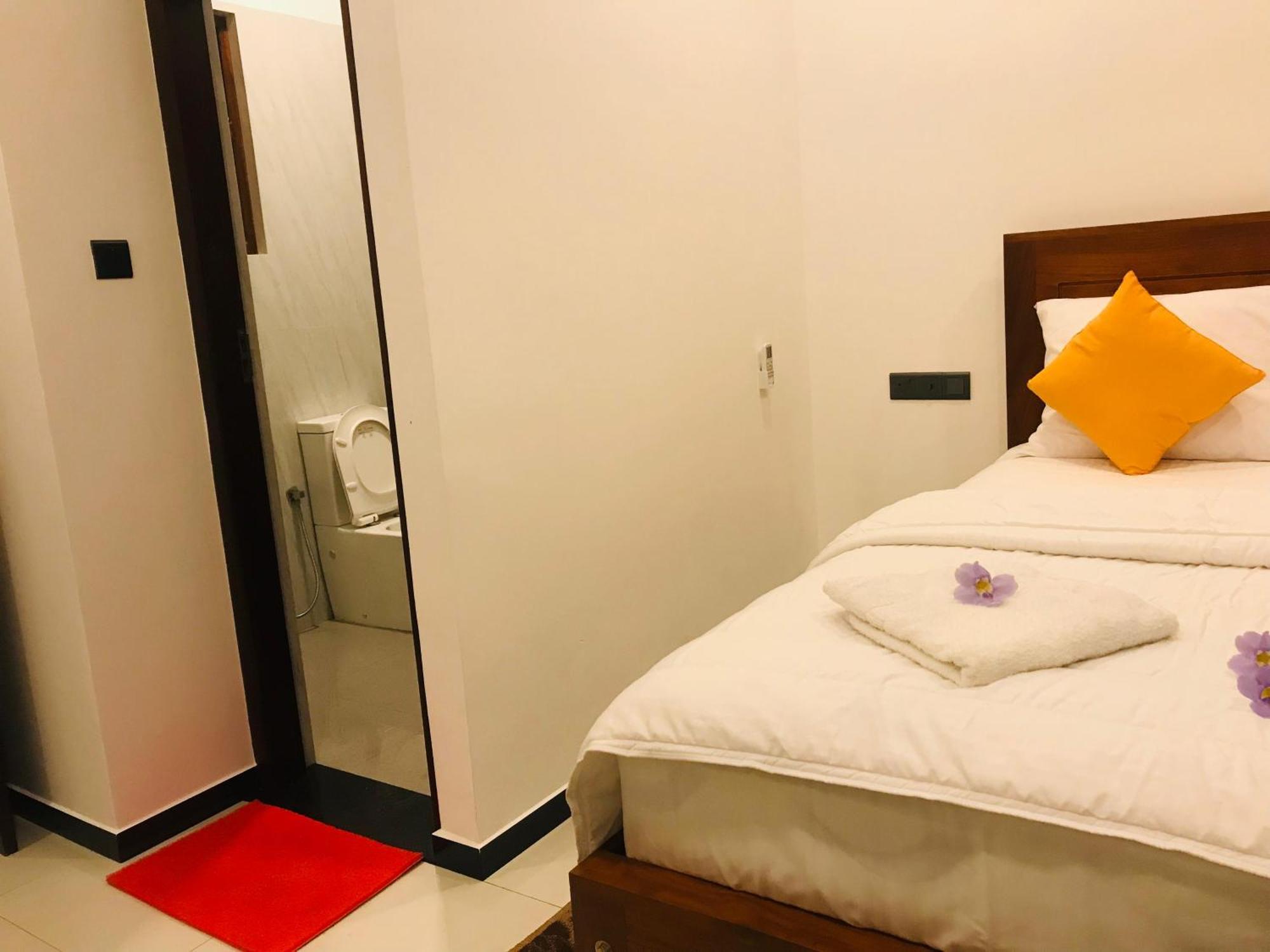 Blue Whales Hotel Hikkaduwa Dış mekan fotoğraf