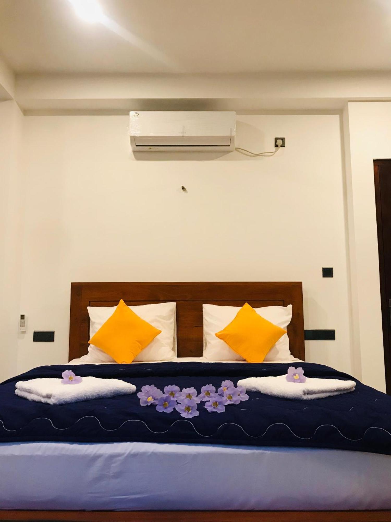 Blue Whales Hotel Hikkaduwa Dış mekan fotoğraf