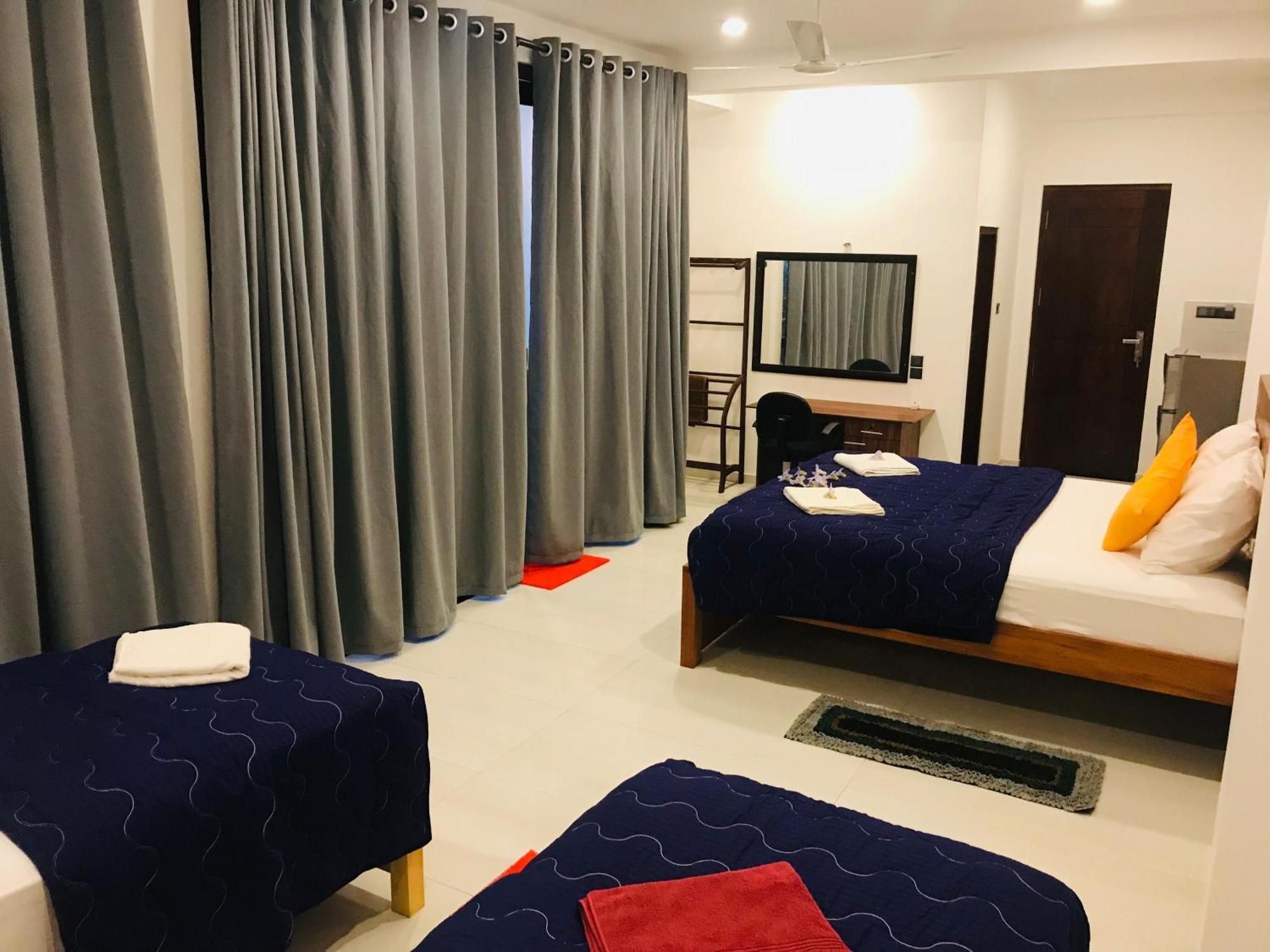 Blue Whales Hotel Hikkaduwa Dış mekan fotoğraf