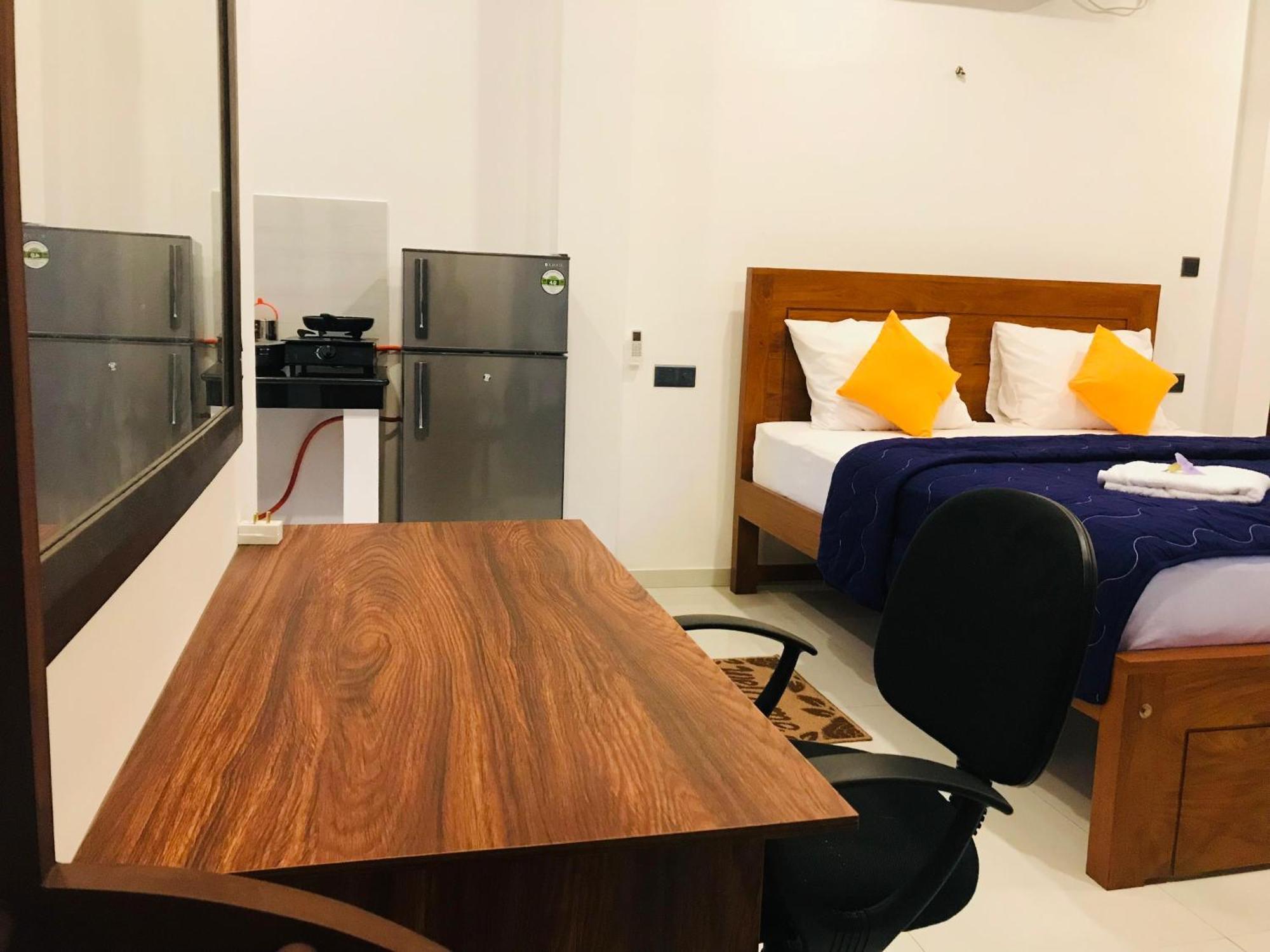 Blue Whales Hotel Hikkaduwa Dış mekan fotoğraf