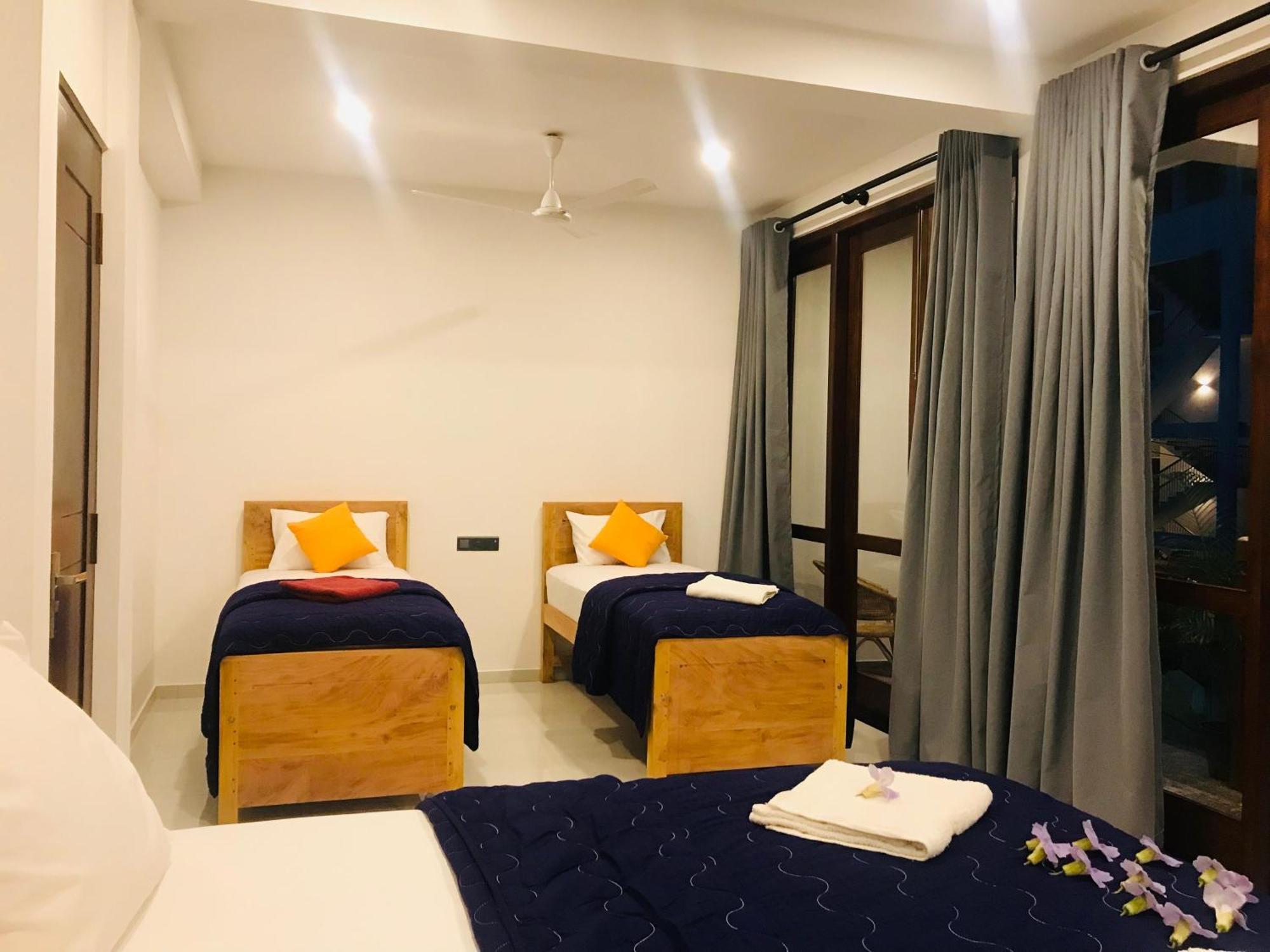 Blue Whales Hotel Hikkaduwa Dış mekan fotoğraf