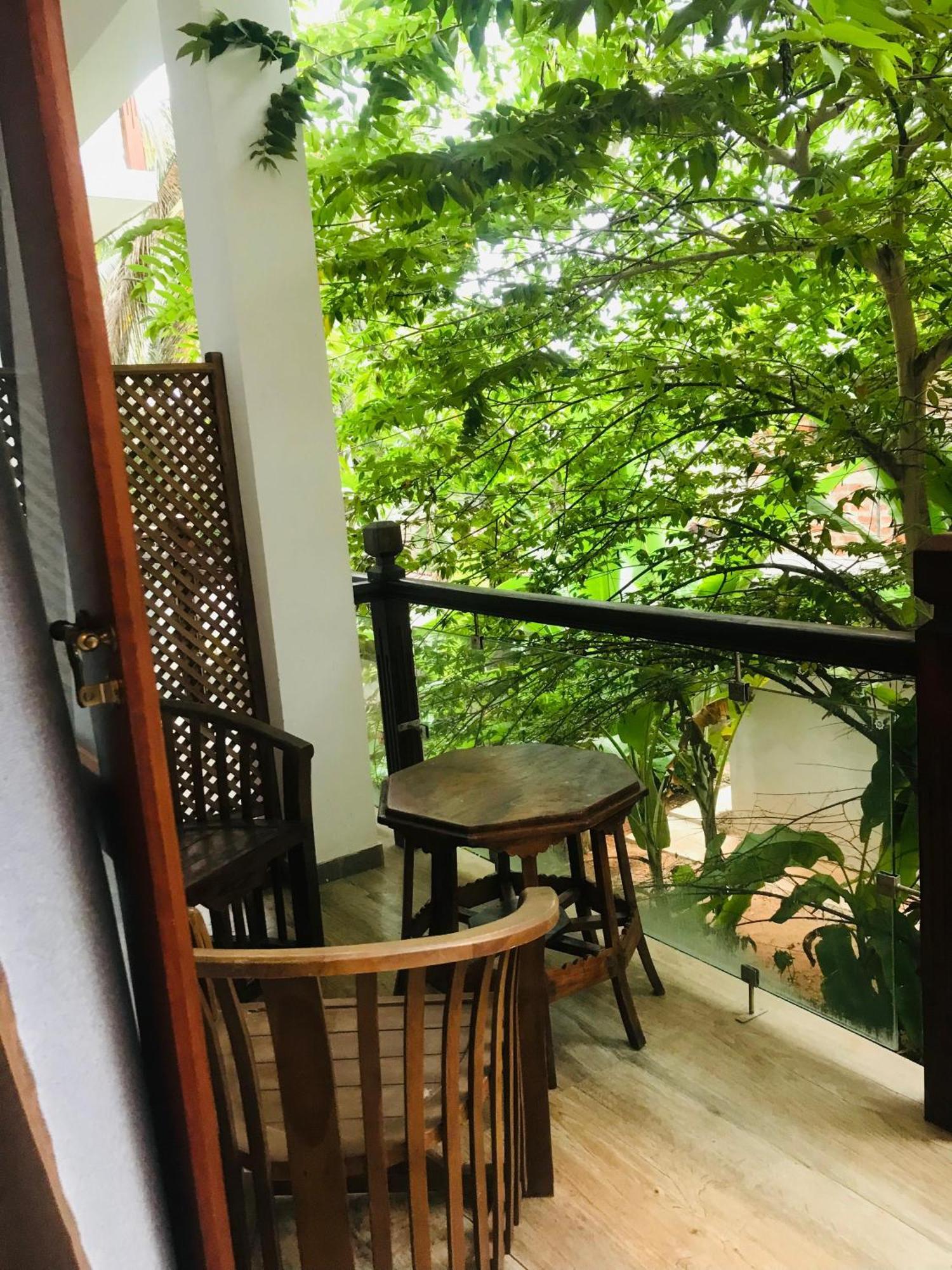 Blue Whales Hotel Hikkaduwa Dış mekan fotoğraf