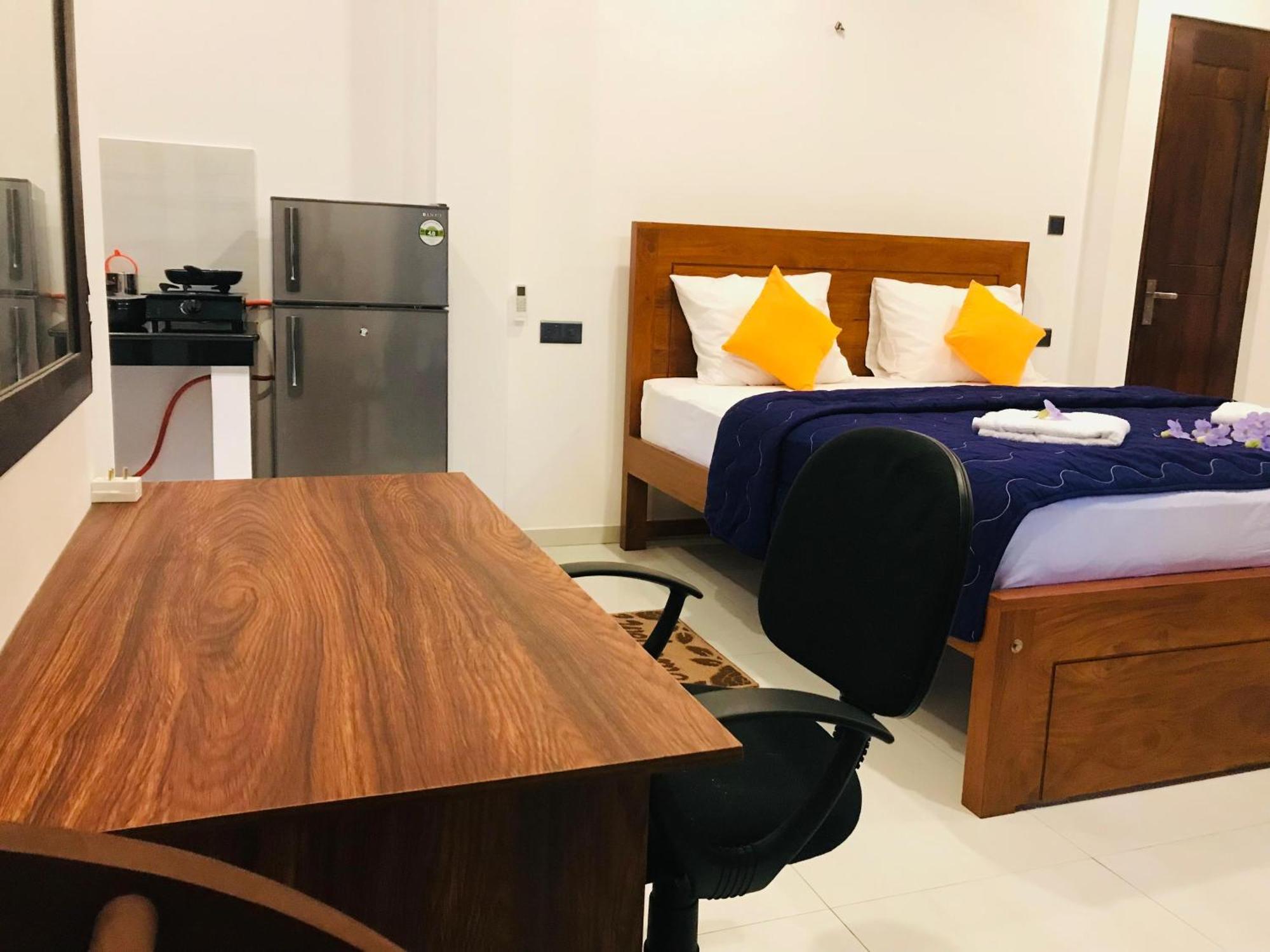Blue Whales Hotel Hikkaduwa Dış mekan fotoğraf