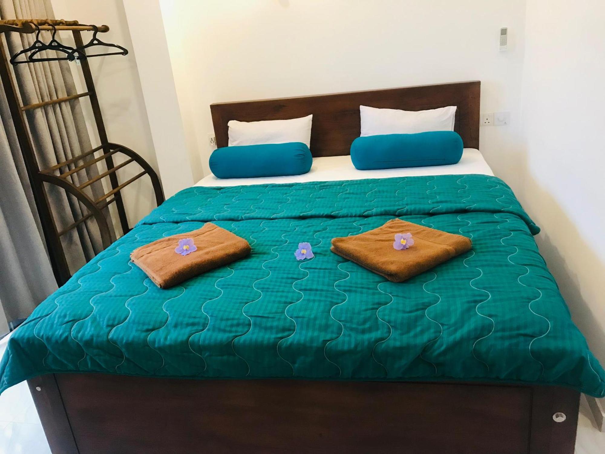 Blue Whales Hotel Hikkaduwa Dış mekan fotoğraf