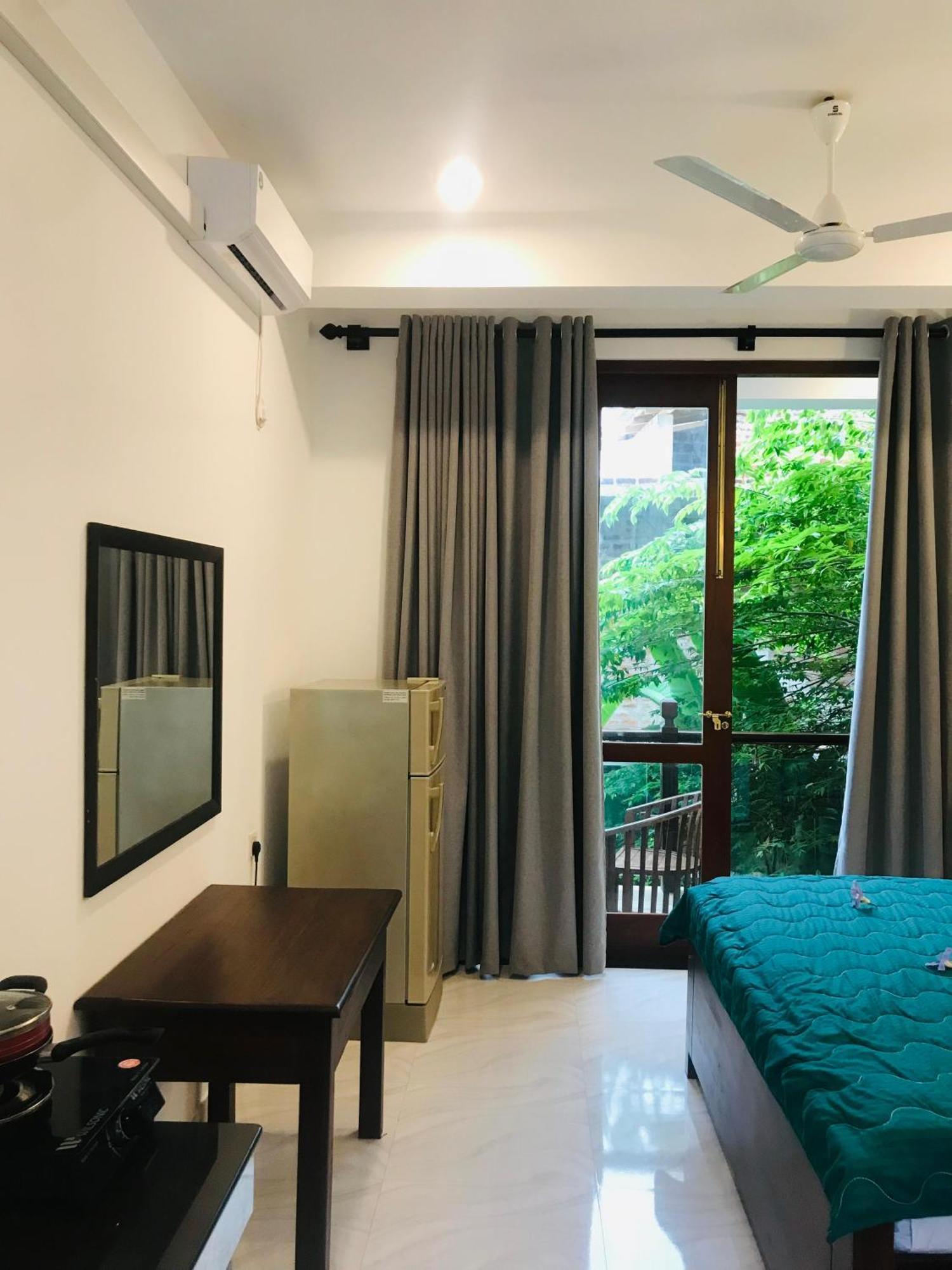 Blue Whales Hotel Hikkaduwa Dış mekan fotoğraf