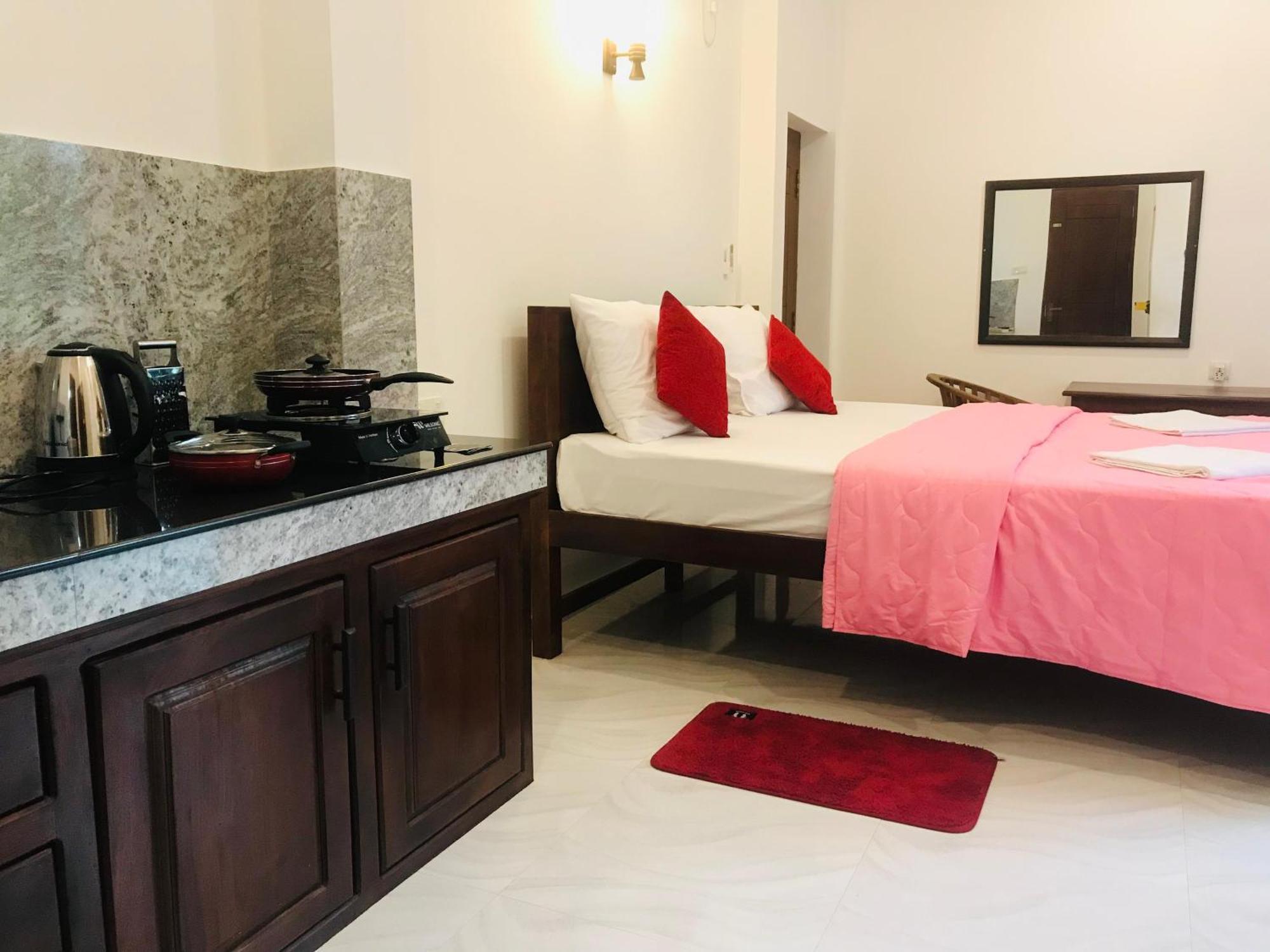 Blue Whales Hotel Hikkaduwa Dış mekan fotoğraf